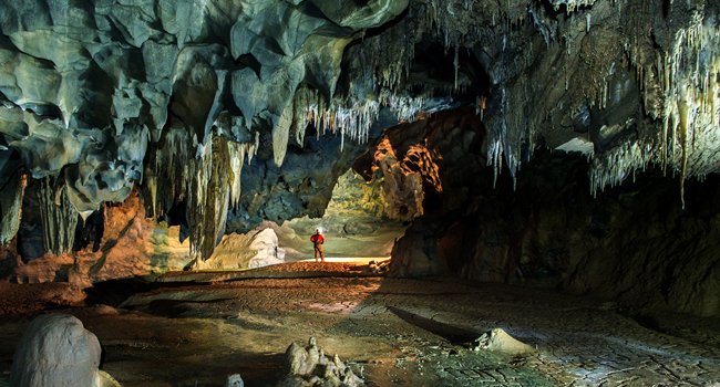 Caverna; uso público; arquitetura;